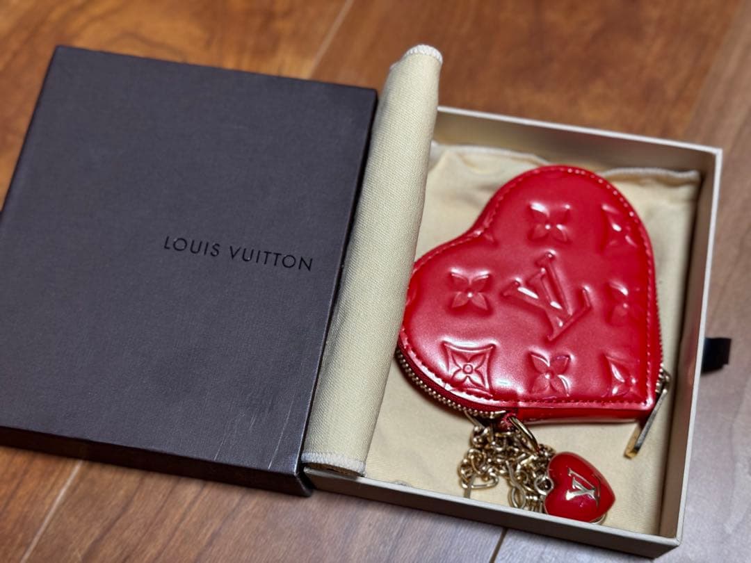 LOUIS VUITTON ハート型ケース