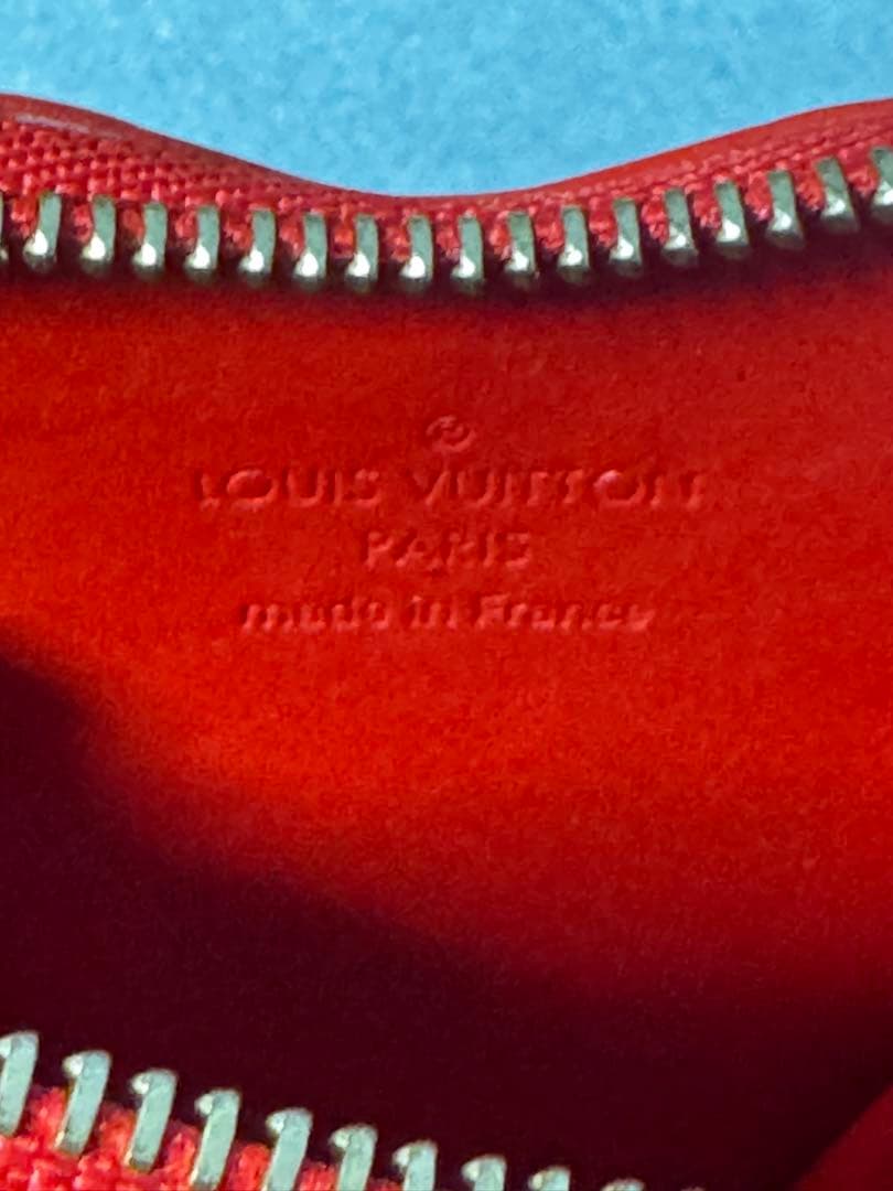 LOUIS VUITTON ハート型ケース