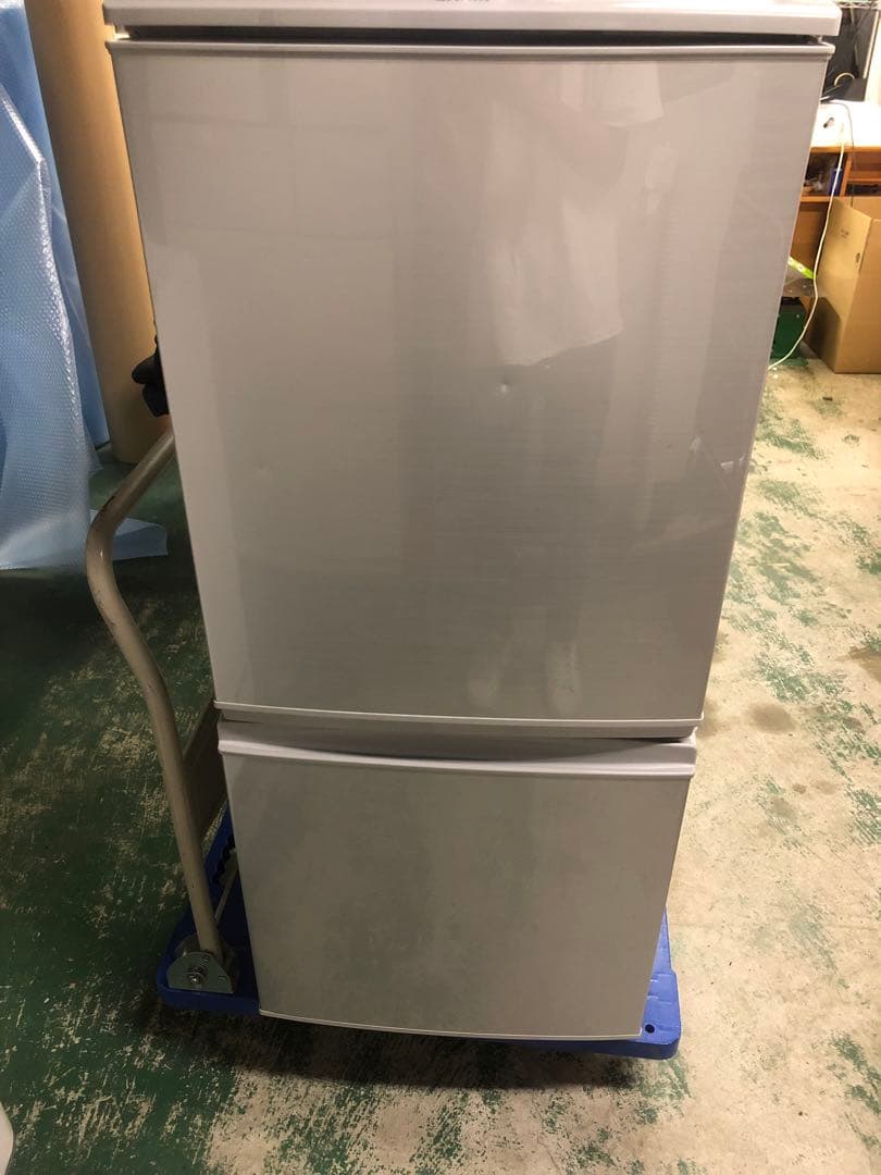 8r57 2017年製 137L 冷蔵庫 SJ-D14C-S 一人暮らし 単身用