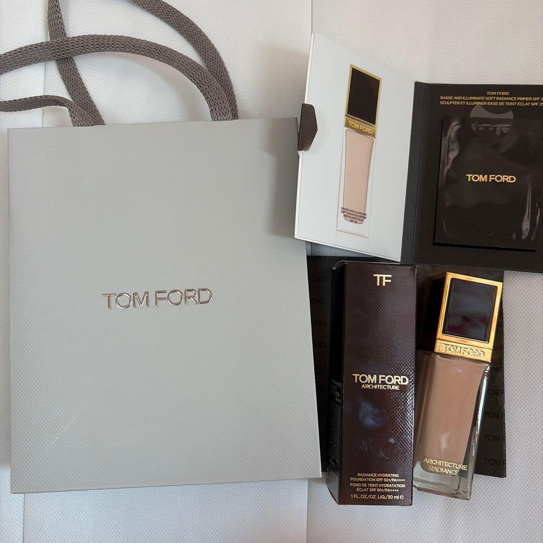 トムフォード　アーキテクチャーラディアンスハイドレーティング　ファンデーション