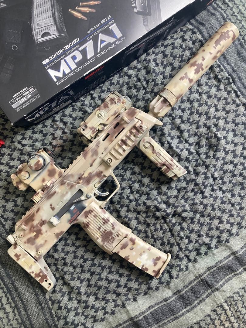 マ*領様 東京マルイ 電動ガンMP7A1 aor1 デジタル迷彩塗装カスタム