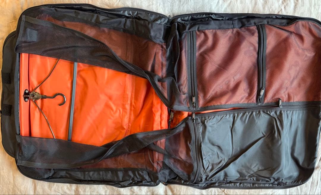 Samsonite ブラックガーメントバッグ ハンガーフック付き