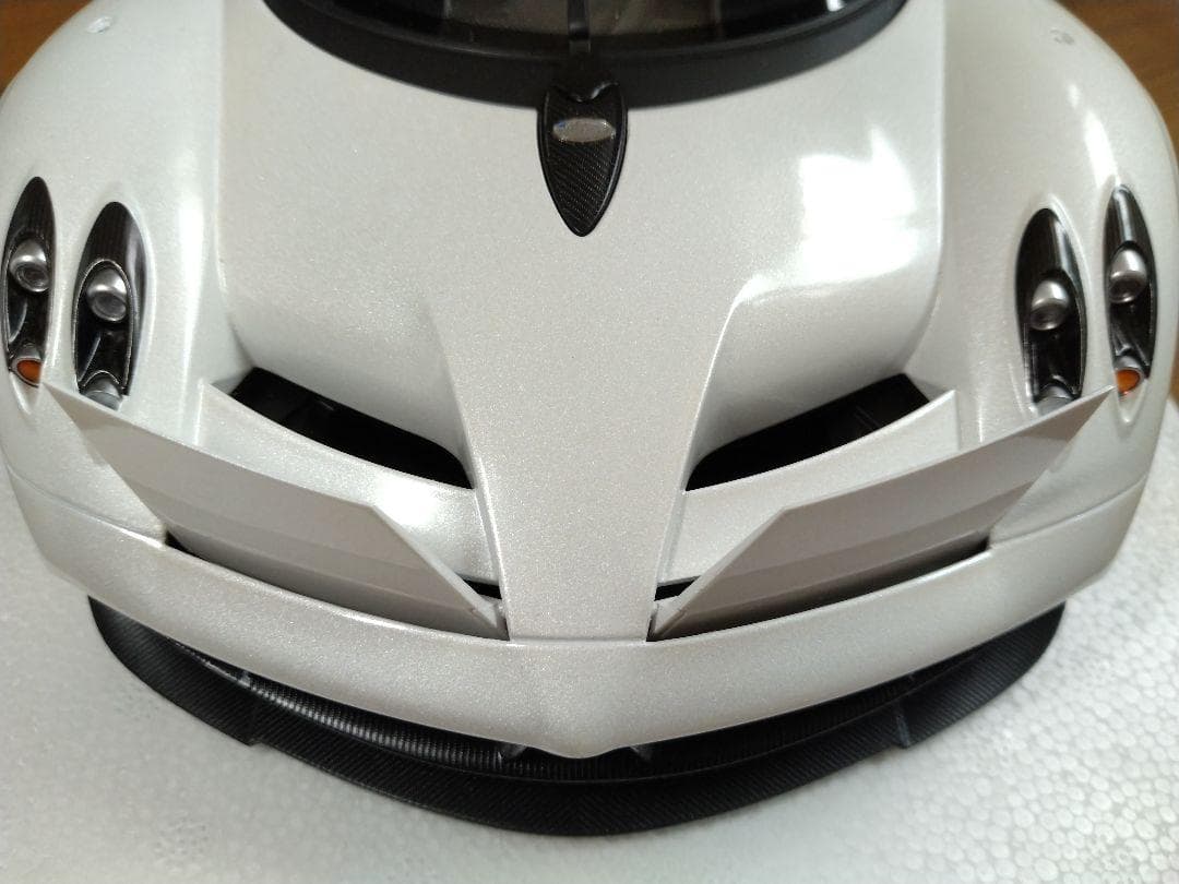 34　オートアート　AUTOart　1/12　パガーニ　ウアイラ