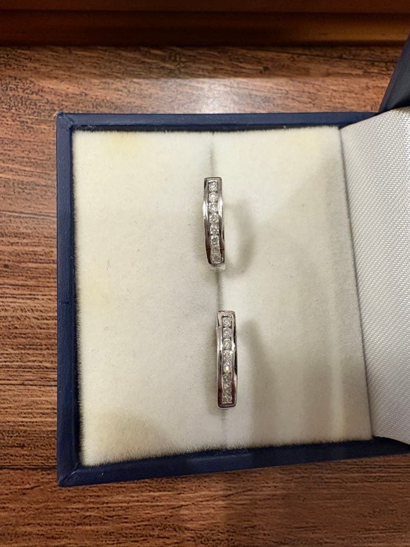 ジュエリーツツミ　K14ホワイトゴールド　ダイヤモンド　ピアス