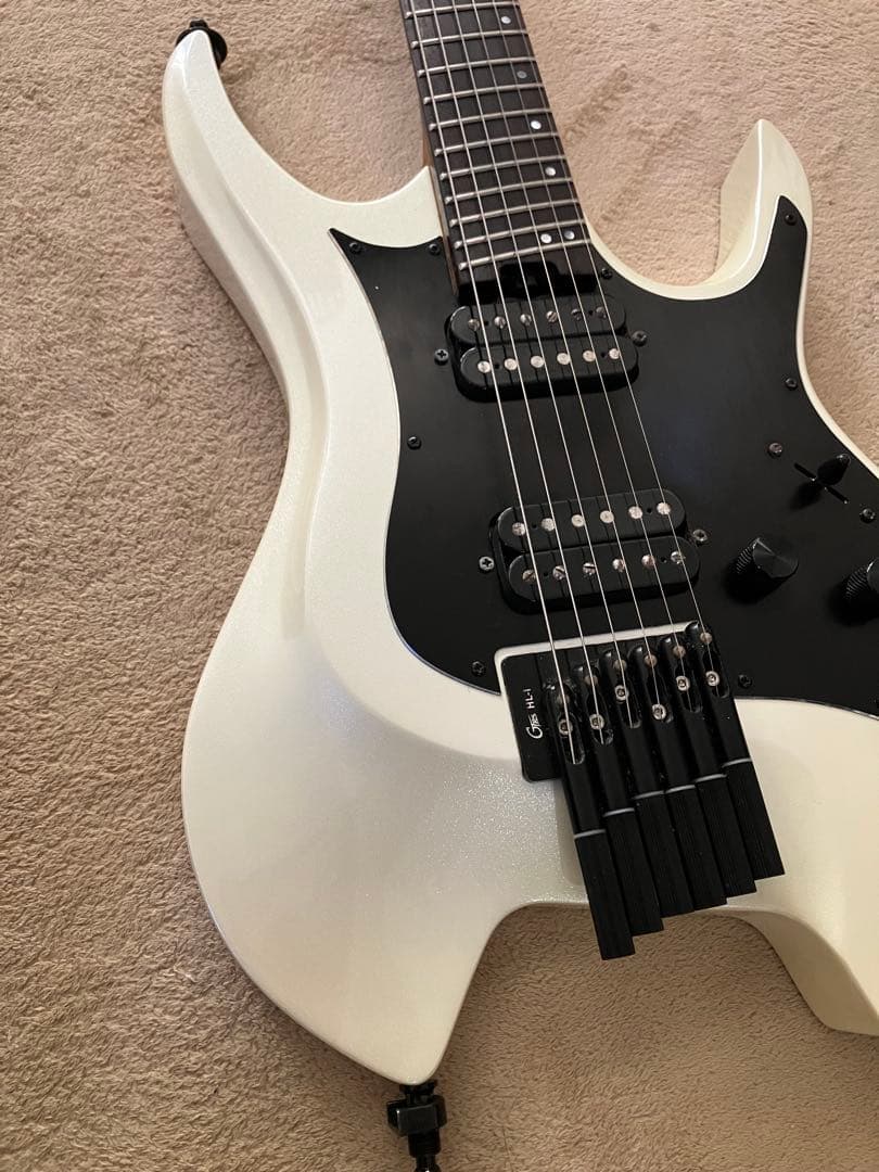 Mooer GTRS W800（Pearl White） ヘッドレスギター