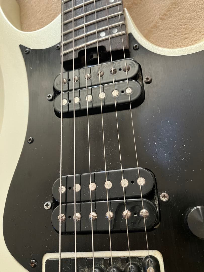 Mooer GTRS W800（Pearl White） ヘッドレスギター