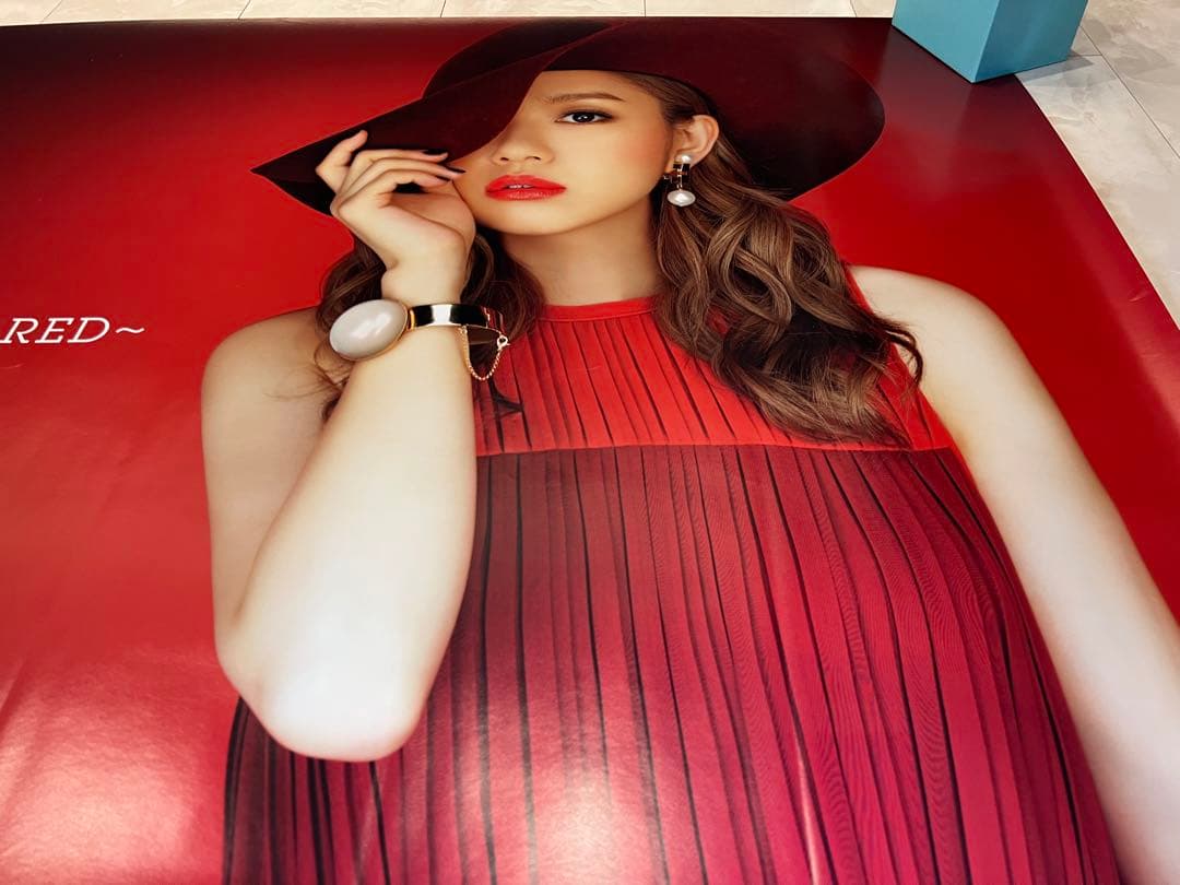 西野カナ　直筆サイン入りポスター 『Secret Collection RED』