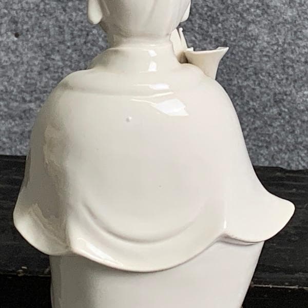 白磁蓮上観音立像箱付き [B29455]