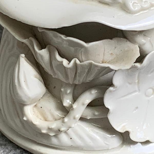 白磁蓮上観音立像箱付き [B29455]