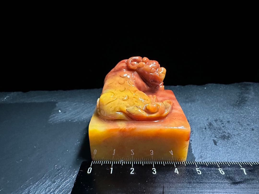 111 紅石瑞獣　ラオス石　手彫り　篆刻　書道　印材　落款　遊印　雅号 箱付き