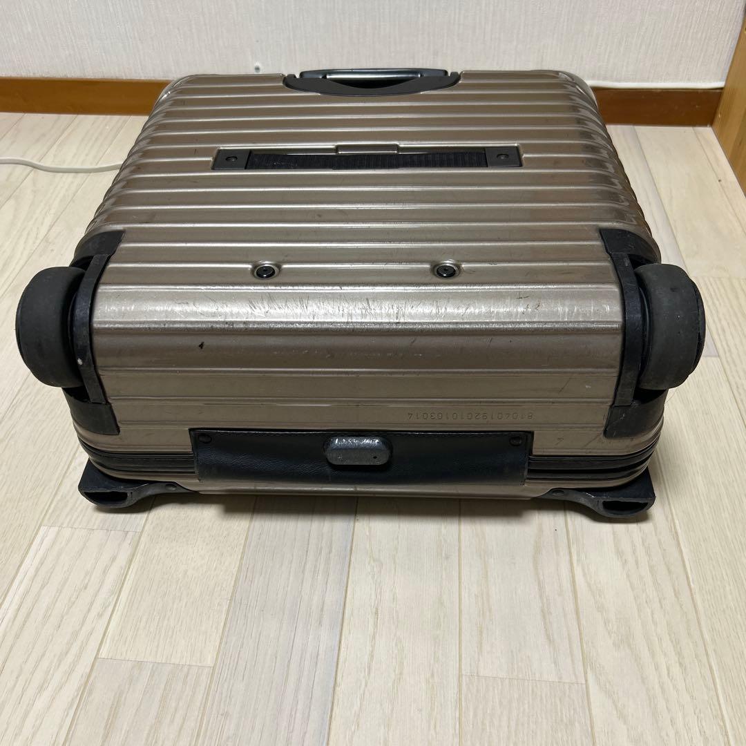 RIMOWA シルバー キャリーケース 中型（2輪）