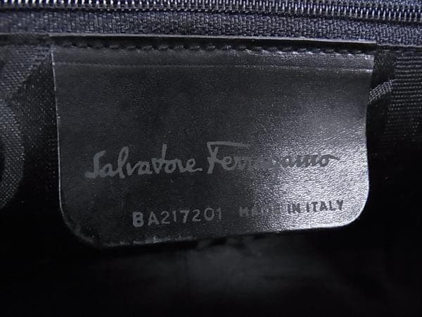 Salvatore Ferragamo フェラガモ クロコダイル型押しレザー