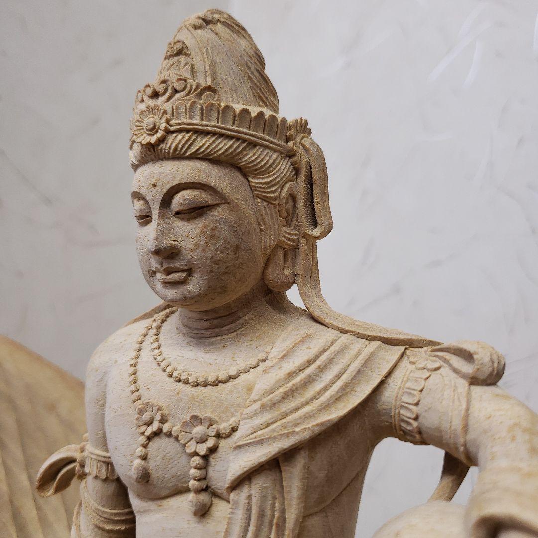 Ｂフライデー　蔵出し特価　希少仏像　上彫り★楠材 一葉観音菩薩坐像★台付