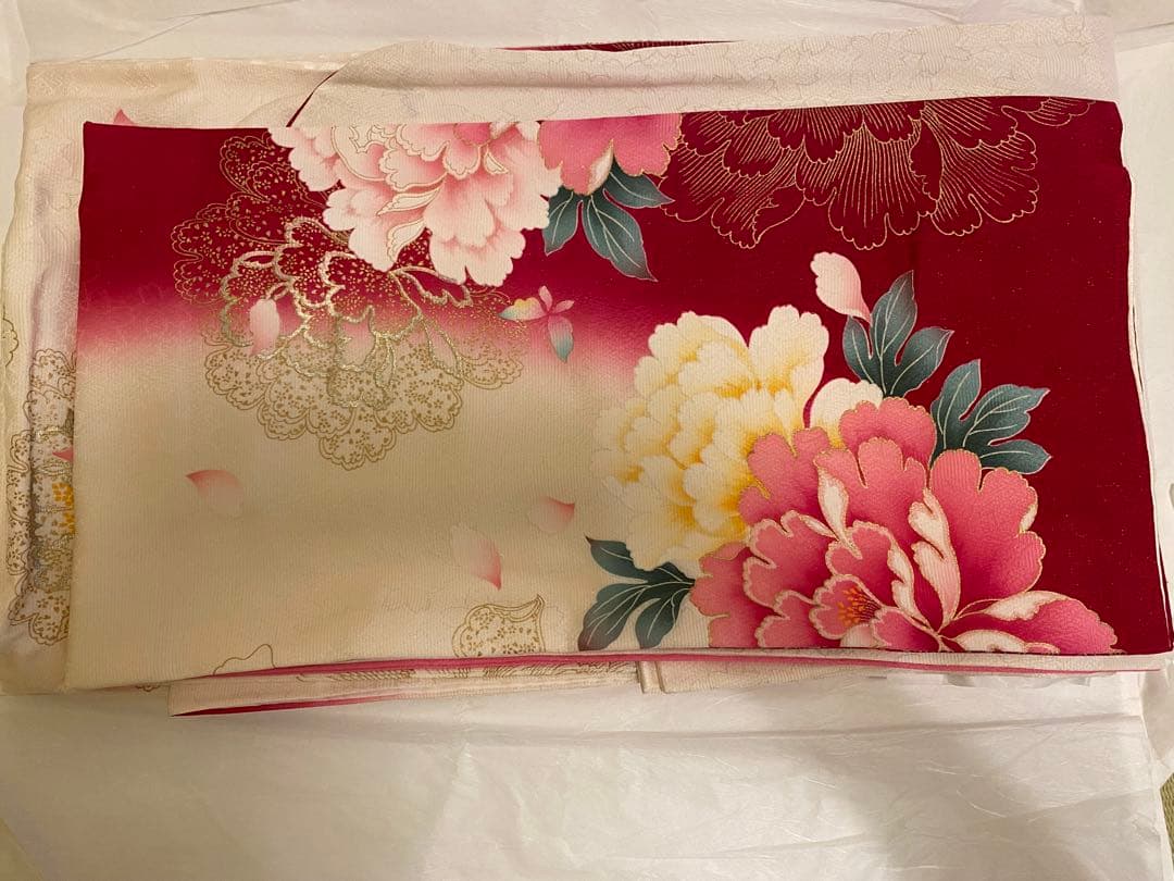はに　華やかな花柄振袖 と長襦袢の2点セット