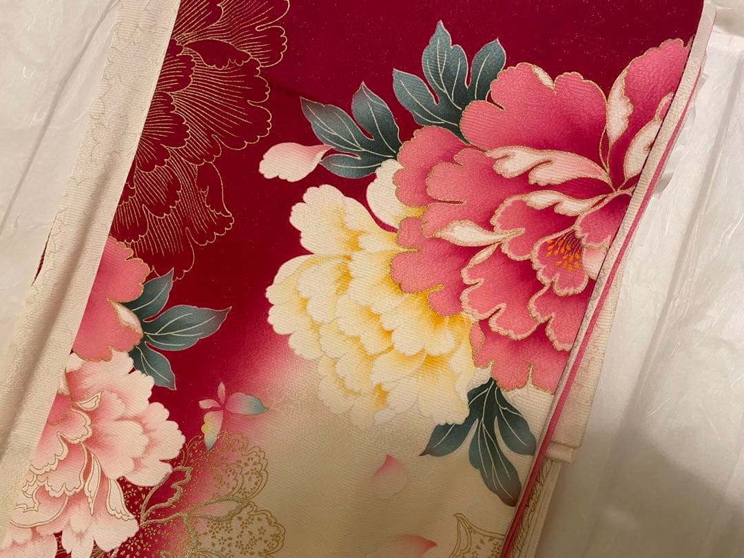 はに　華やかな花柄振袖 と長襦袢の2点セット