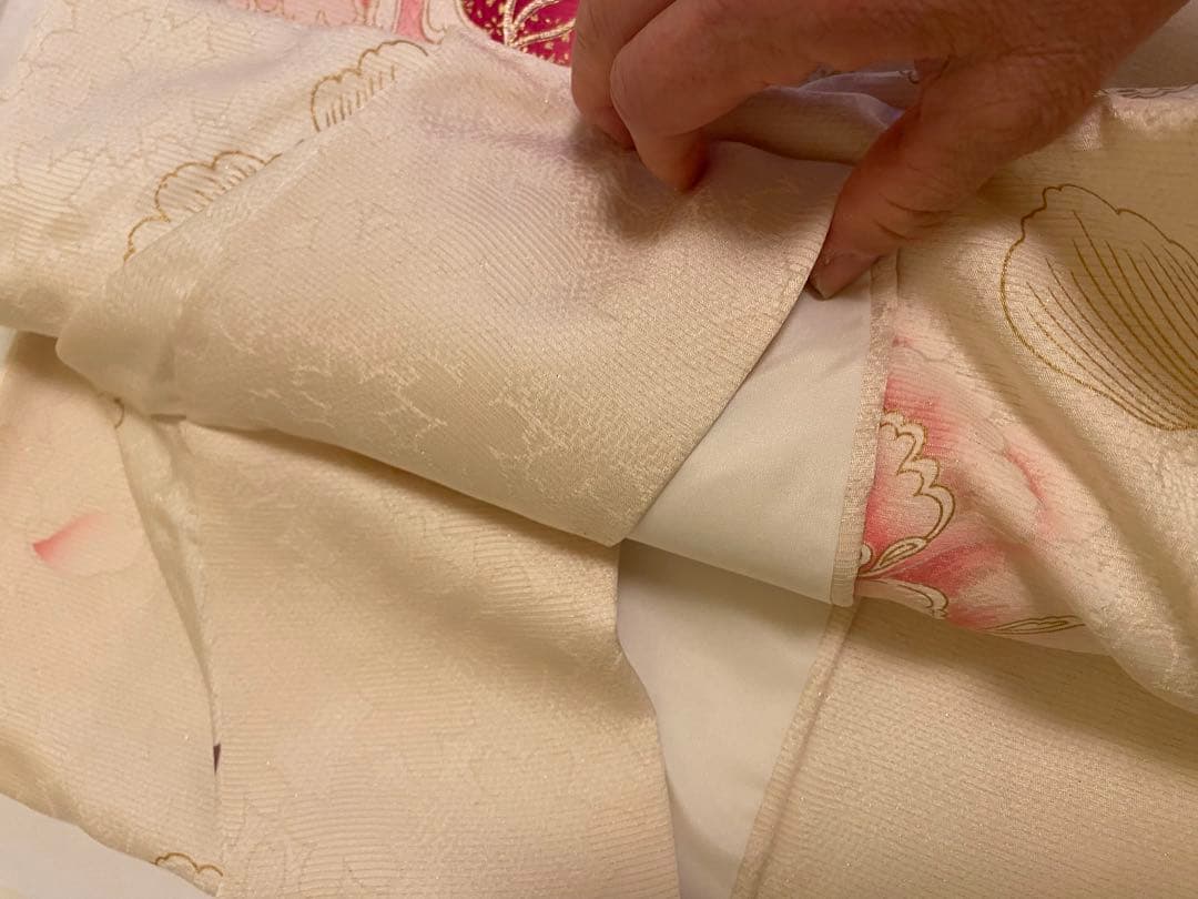 はに　華やかな花柄振袖 と長襦袢の2点セット