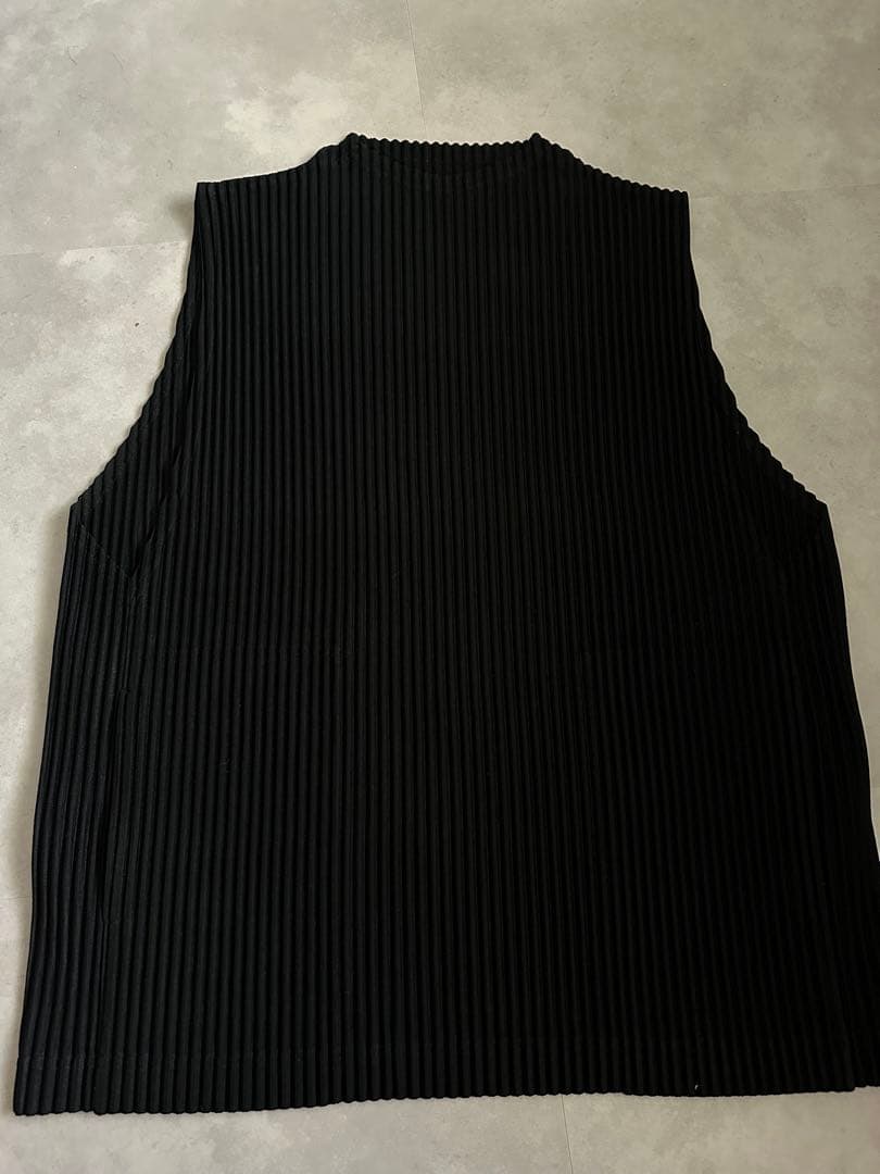 【美品/即日発送可】黒のプリーツノースリーブタンクトップ