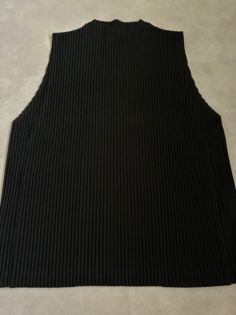 【美品/即日発送可】黒のプリーツノースリーブタンクトップ