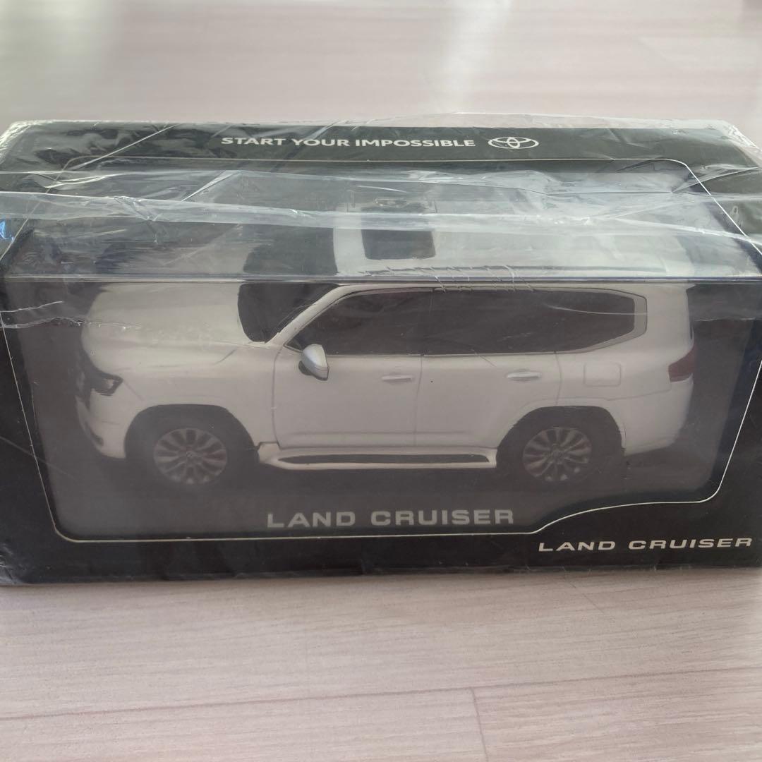 【LAND CRUISER】ランドクルーザー　ミニカー １／30スケール