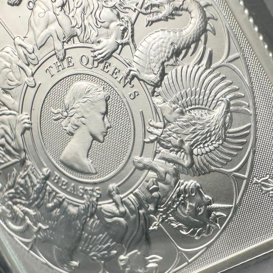 銀貨 英国 ロイヤルミント クイーンズビーストコンプリーター 四角型 1オンス