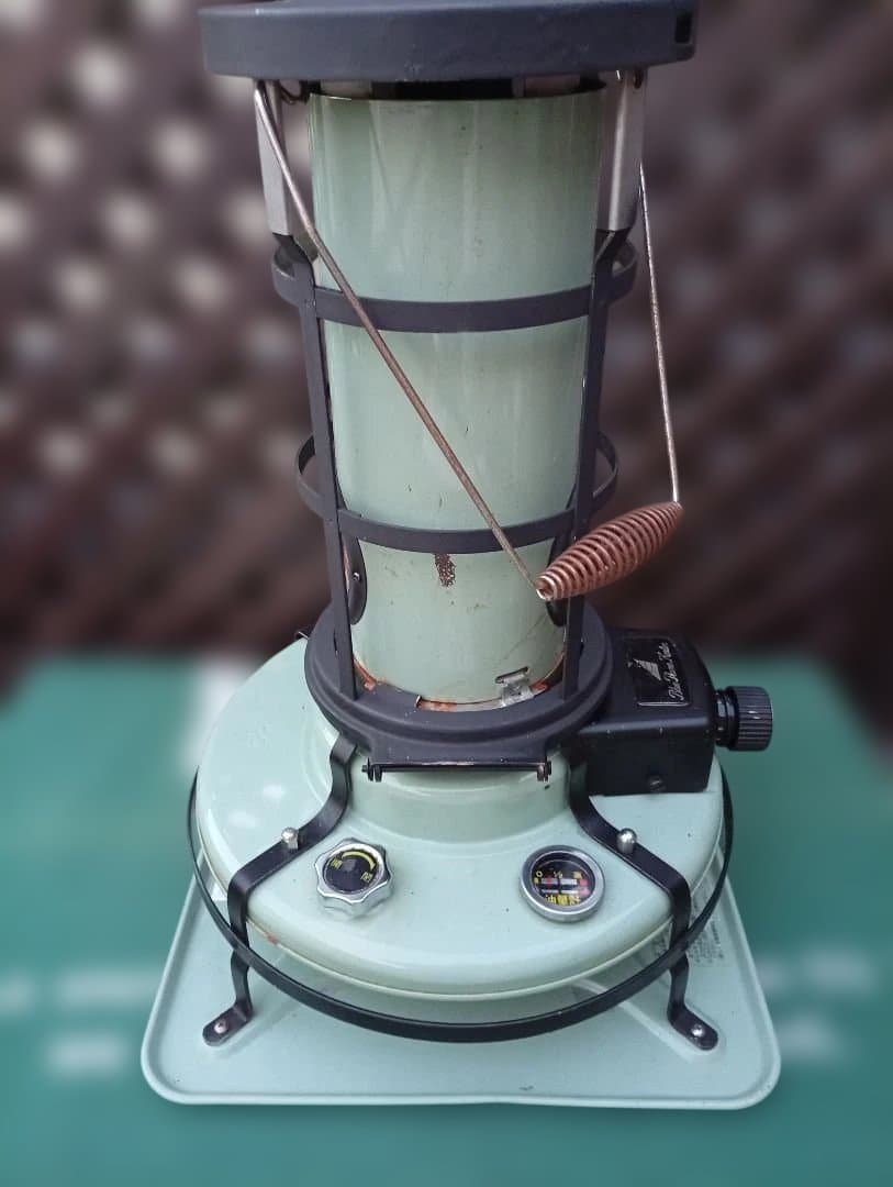 アラジンストーブ メンテナンス済。純正品芯交換済。取説付、ブラック耐熱塗装。