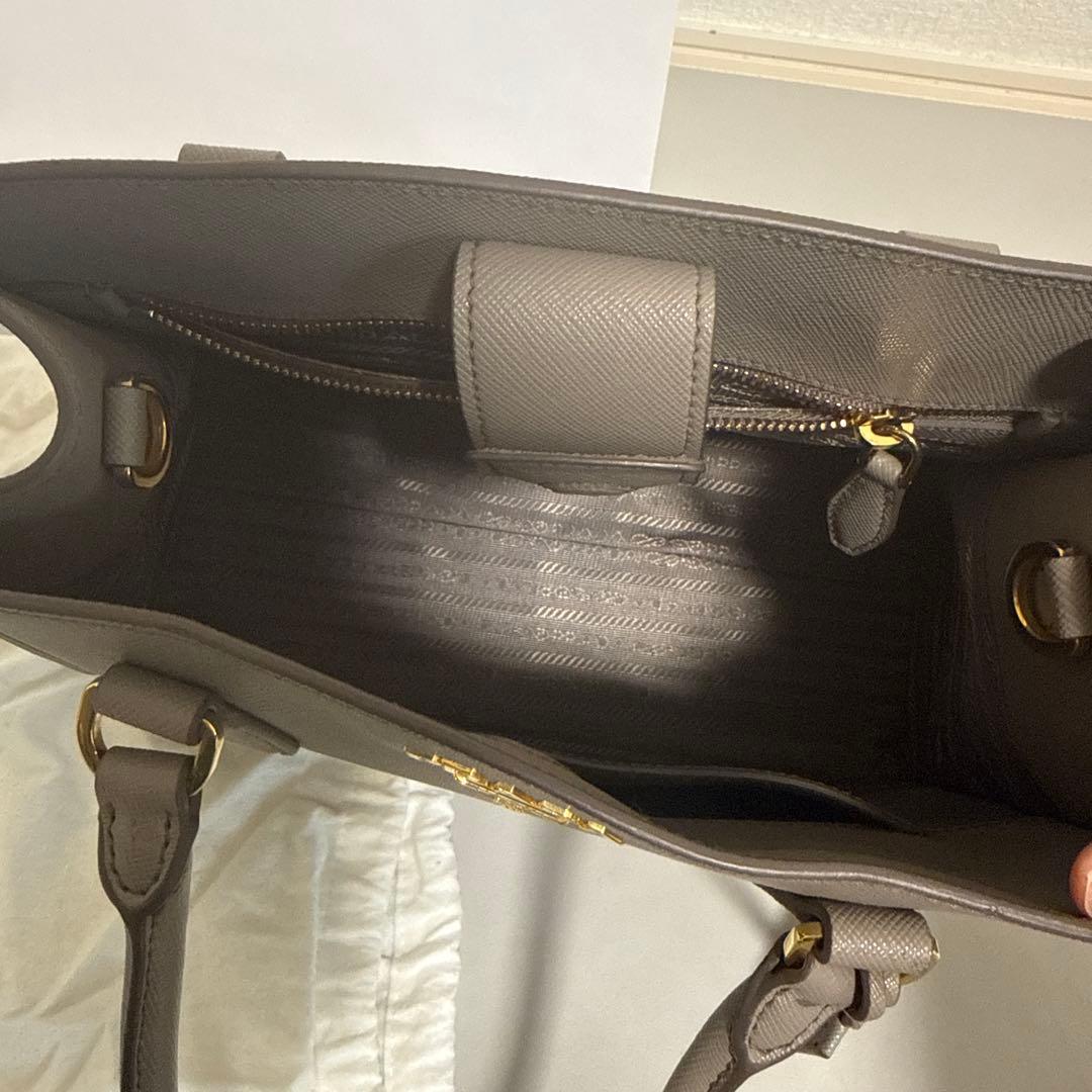 プラダ サフィアーノ ベージュ　バッグ