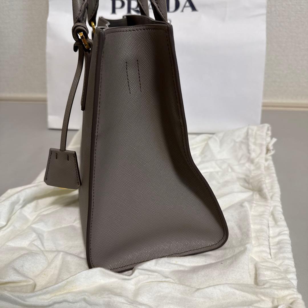 プラダ サフィアーノ ベージュ　バッグ