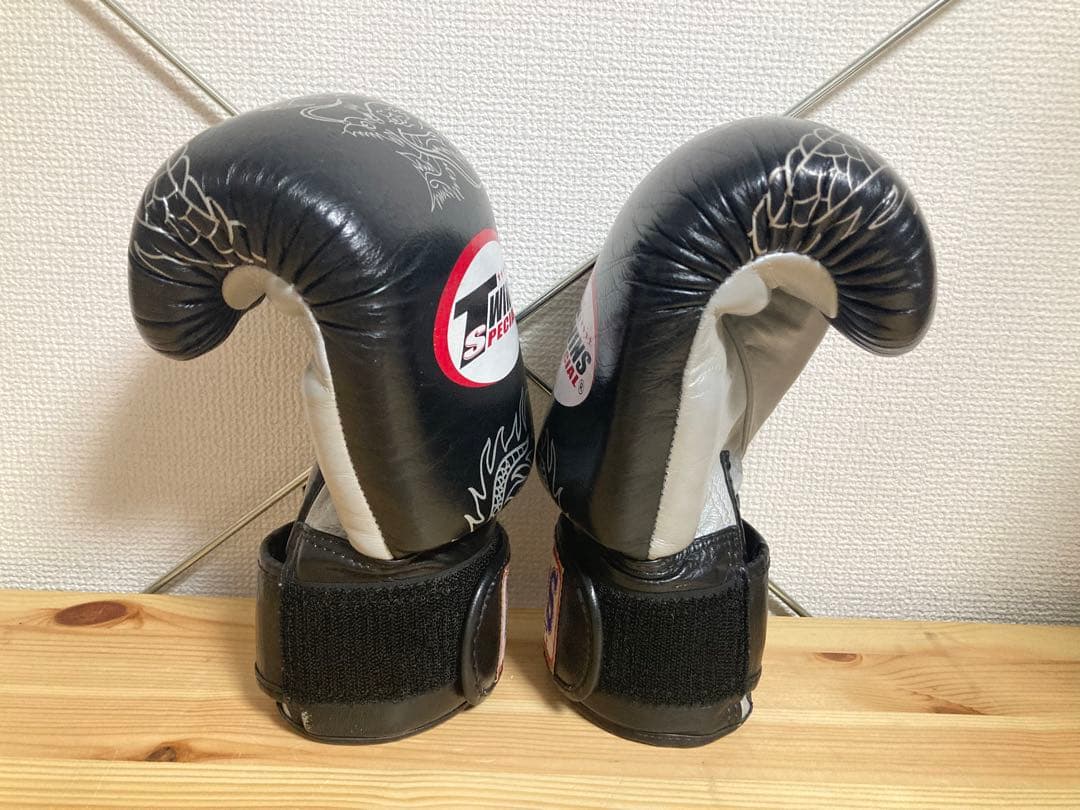 ☆ 超激レア！！ TWINS 8oz キック ボクシング グローブ 本革レザー