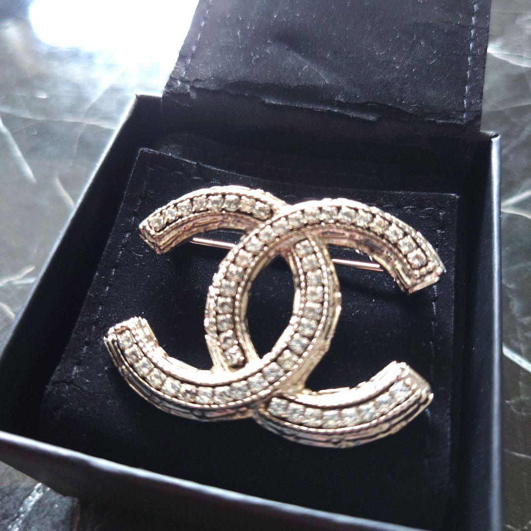 CHANEL　シャネルブローチ ラインストーンココマーク シルバー