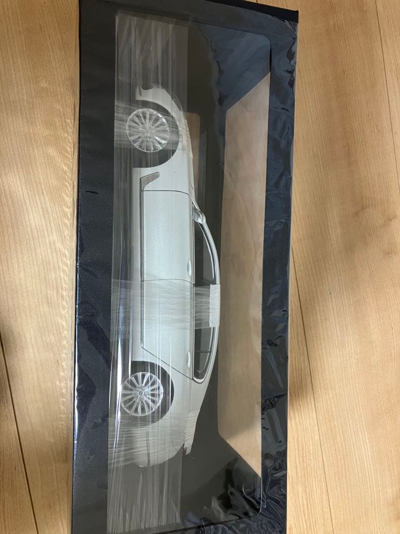 BMW 750Li ホワイトミニカー　1/18