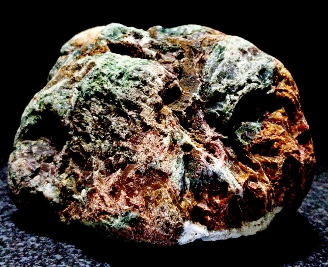 ★赤碧玉✕緑碧玉原石★糸魚川赤玉石【横川・転石・川ズレ・ウブ860ｇ】