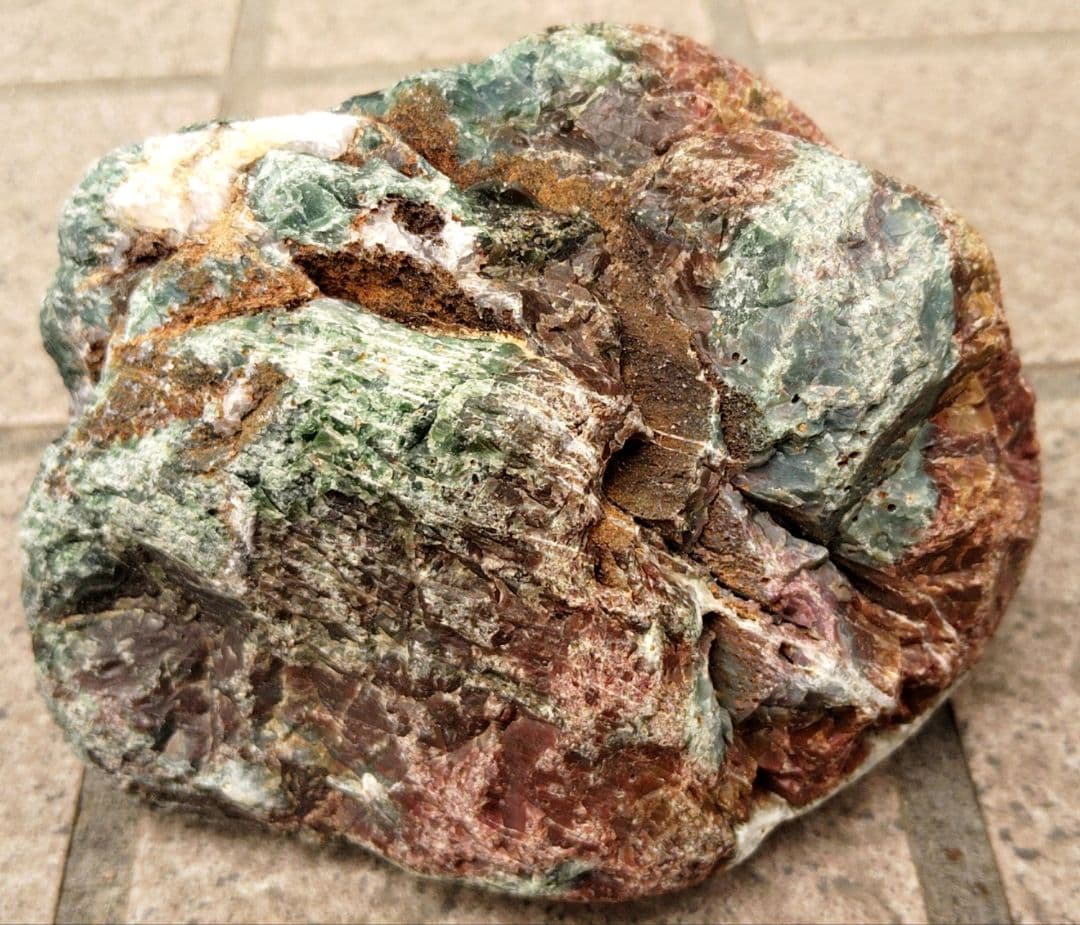 ★赤碧玉✕緑碧玉原石★糸魚川赤玉石【横川・転石・川ズレ・ウブ860ｇ】