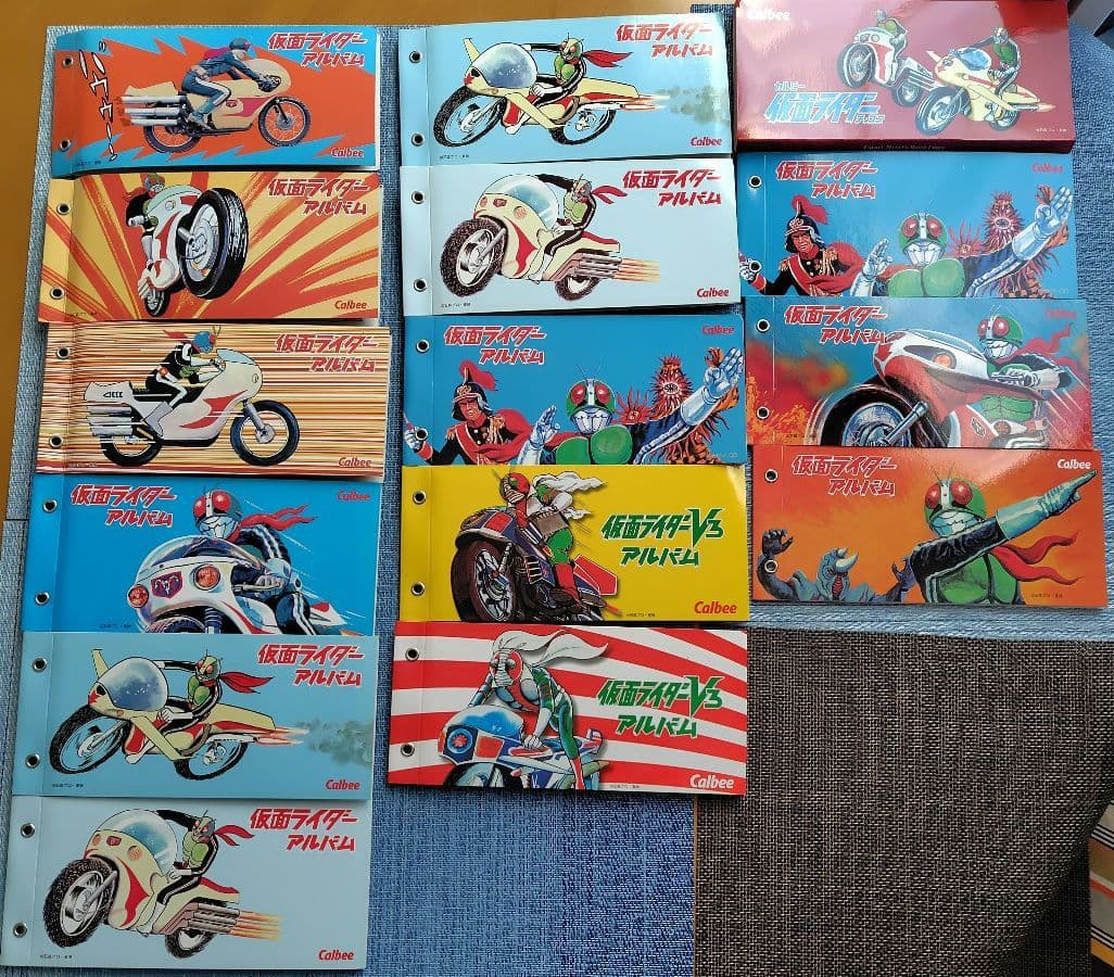 仮面ライダーカード復刻版436枚 仮面ライダーＶ3カード復刻版72枚+アルバム付