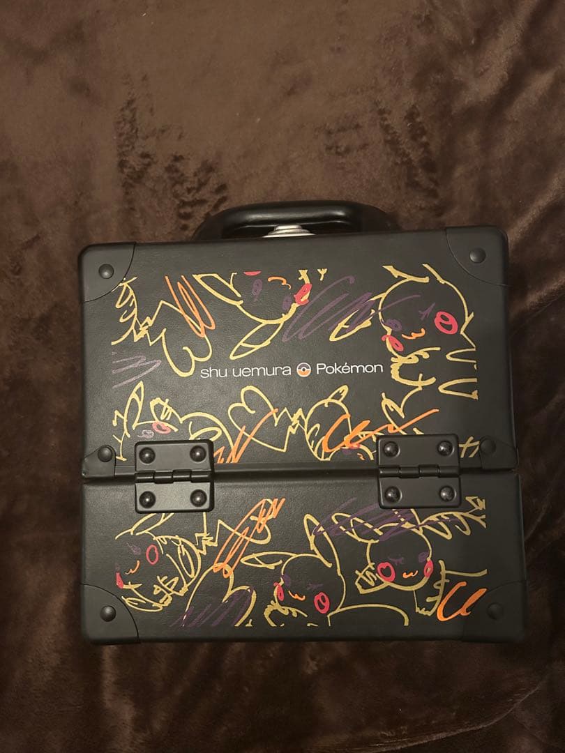 shu uemura ピカチュウ プレミアム メイクアップ ボックス