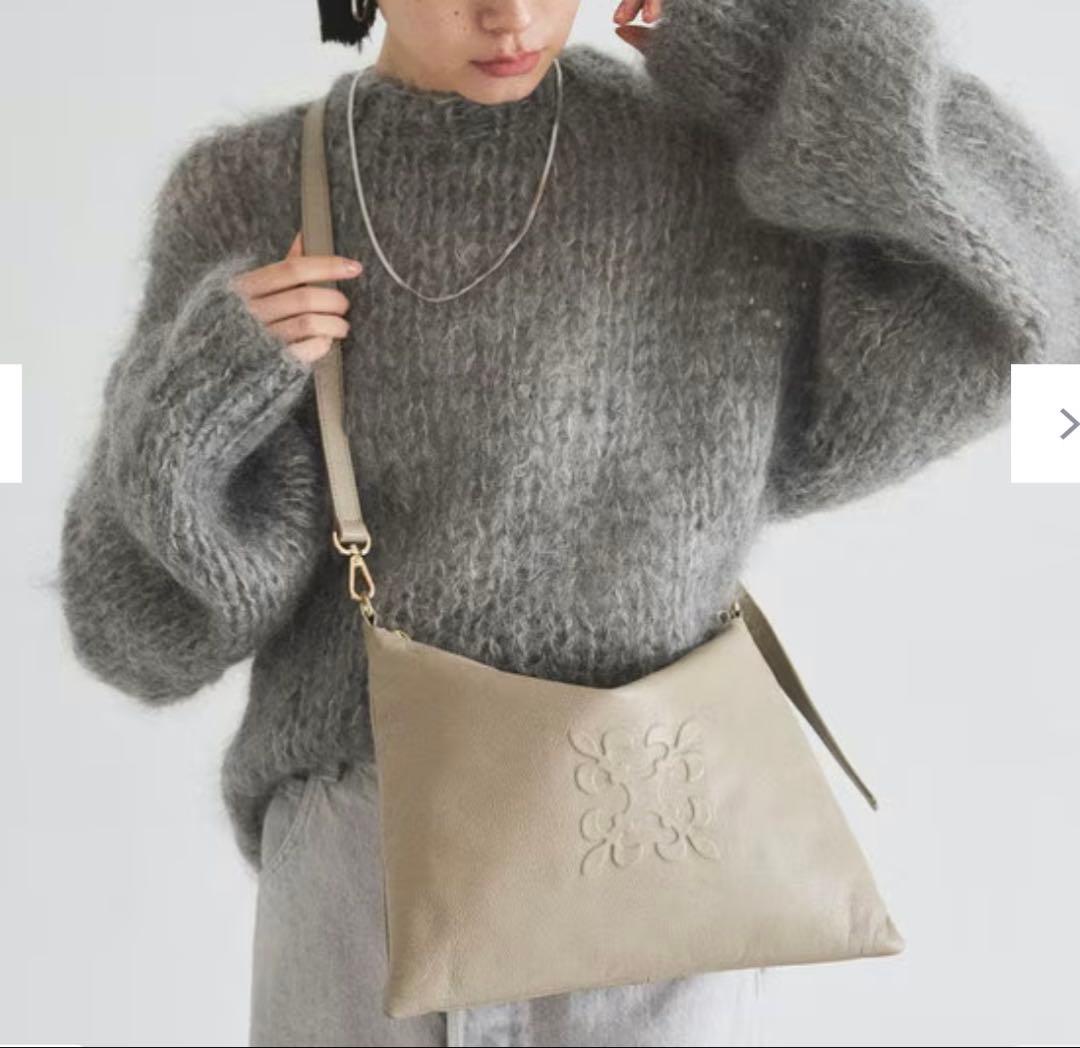 最終価格美品russetエンボスモノグラムソフトレザーショルダーバッググレージュ