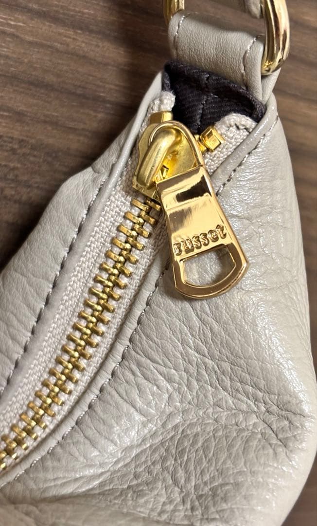 最終価格美品russetエンボスモノグラムソフトレザーショルダーバッググレージュ