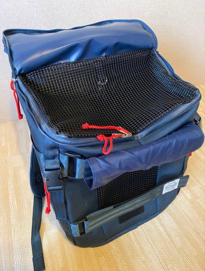 【美品】メッシュ窓付きキャリーバッグ