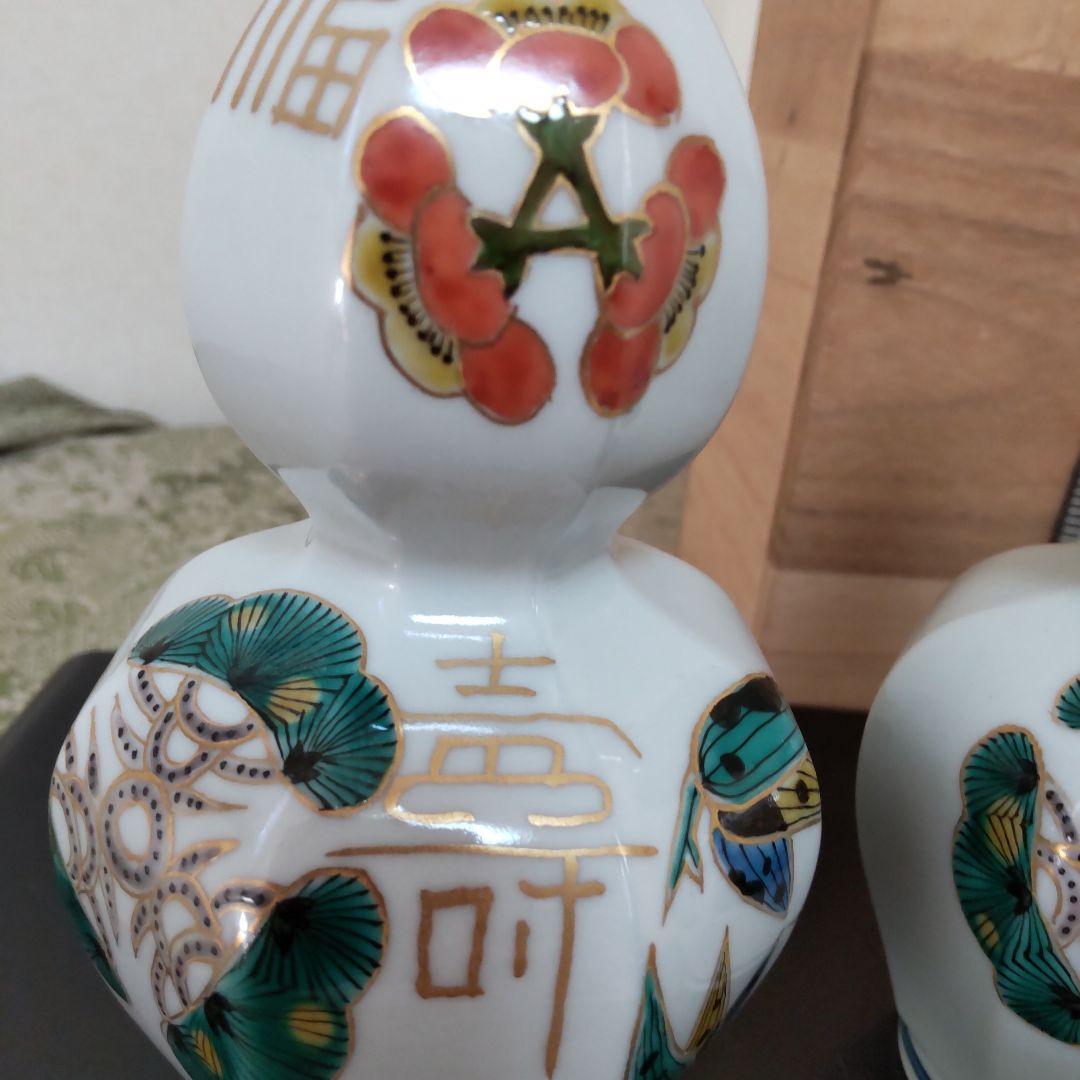 九谷焼色絵松竹梅縁起徳利１対　武腰昭一郎作　【共箱】【共布】【陶歴】