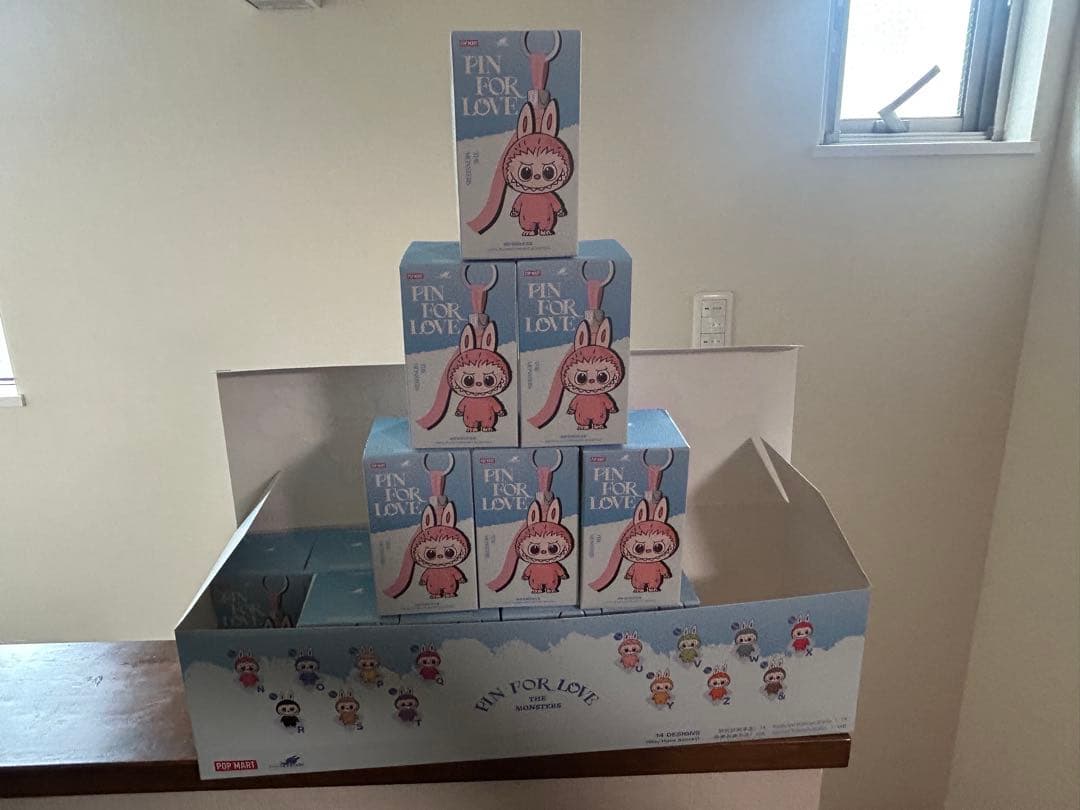 s*e様 正規品・新品ラブブ アルファベット PIN FOR LOVE 4個