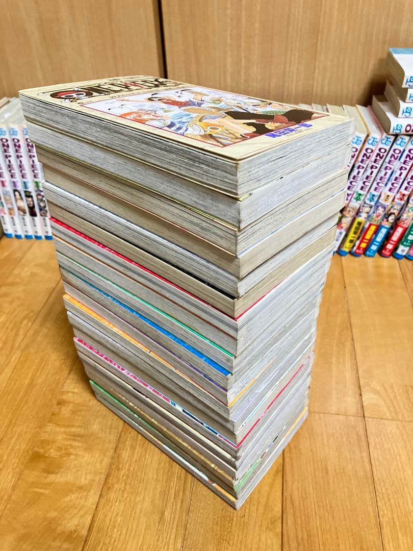 ONE PIECE110巻まで＋関連本10冊＋Bookカバー2個、シール付き