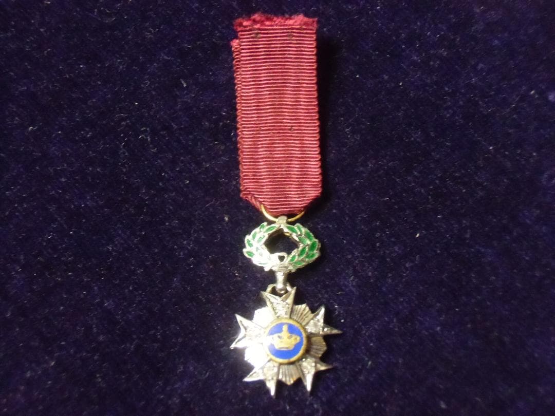 ＢＥベルギー軍＊王冠勲章＊シュバリエ級＊５点ダイヤ付き金製ミニチュア勲章（実物）