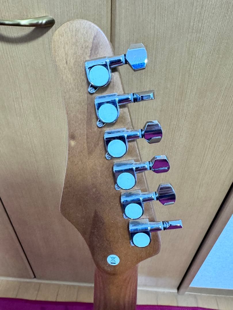 PLAYTECH ストラトキャスター Gold カーボナイズドメイプルネック