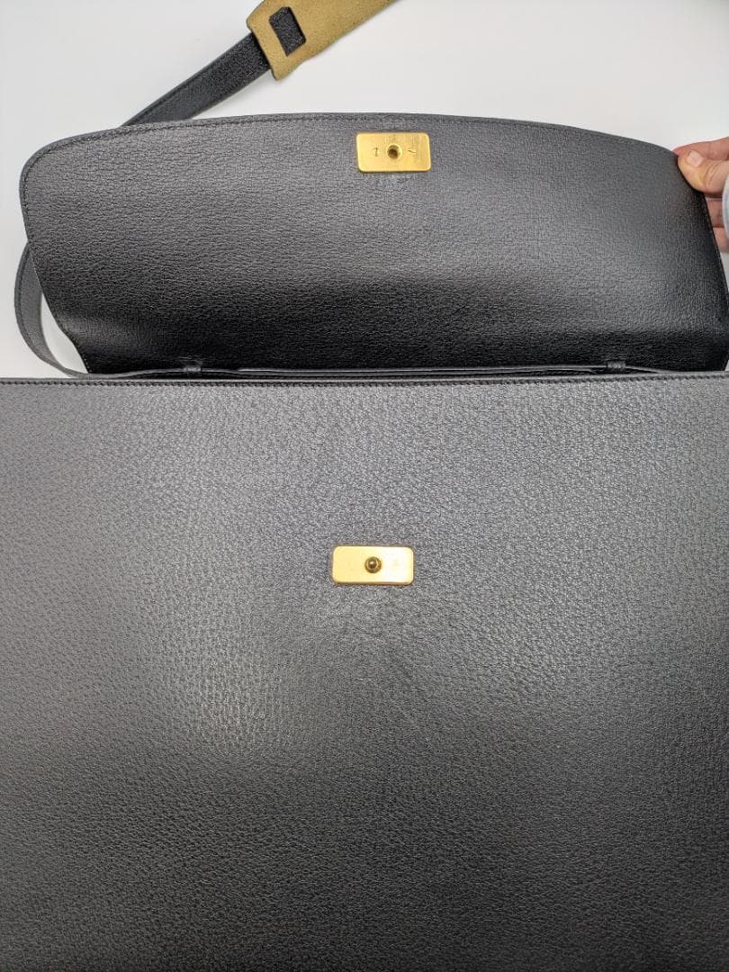 GUCCI　グッチ　ビジネスバッグ　レザー　ブラック　5438