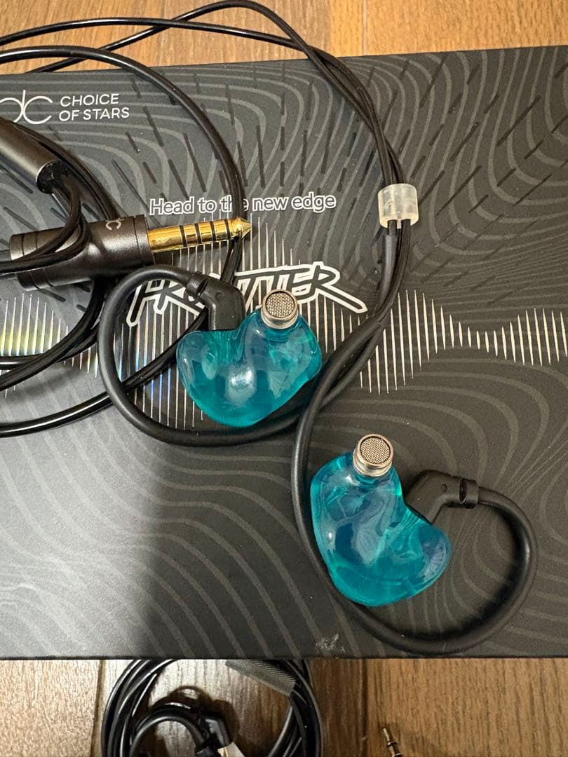 qdc FRONTIER Emerald ＋4.4mm純正ケーブル付き　イヤホン