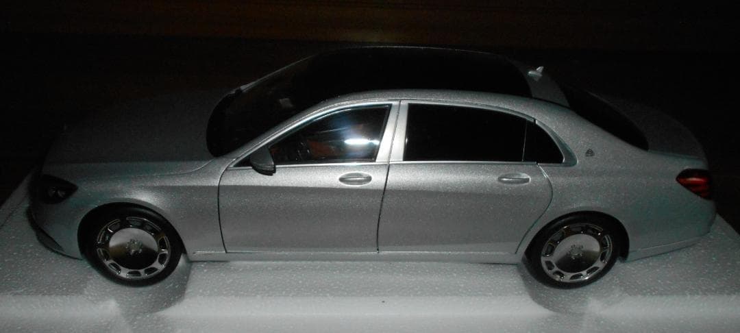 オートアート　1/18　メルセデス　マイバッハ　S600