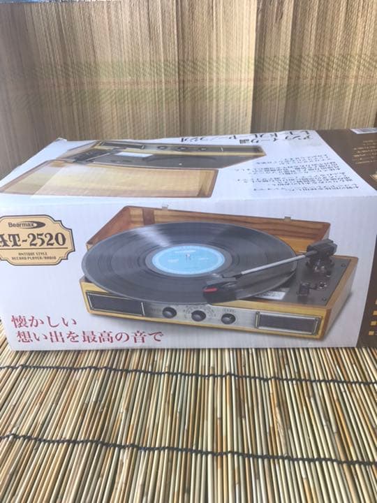 アンティーク調レコードプレイヤー／ラジオ