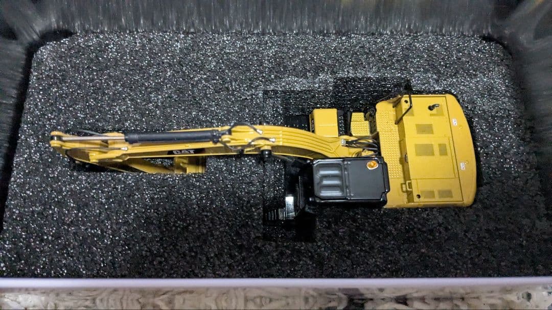 CAT 320 油圧ショベル 1:50スケール 限定版　移動式クレーン仕様