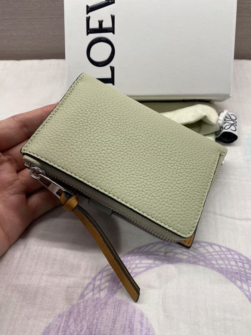 美品　ロエベ　LOEWE 二つ折り財布