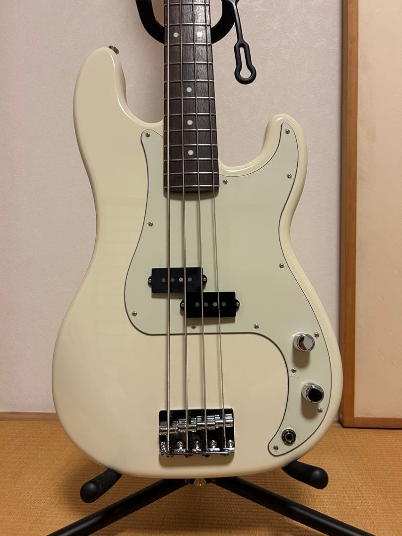 ベース Fender Precision Bass