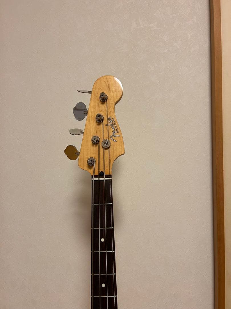 ベース Fender Precision Bass